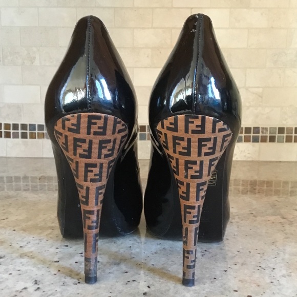 Authentic Fendi Black Patent Leather Spuntata Vernice Peep Toe Platform Pumps - Picture 4 of 15